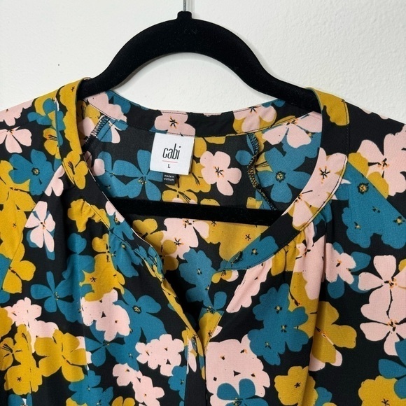 Cabi Favorite Blouse in Floral Pop | Size Large - Picture 6 of 9